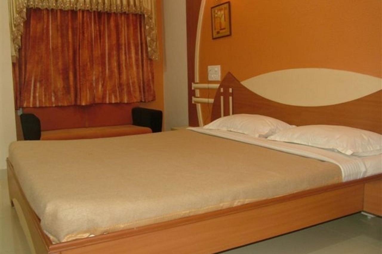 Готель Dwaraka Residency Какінада Екстер'єр фото